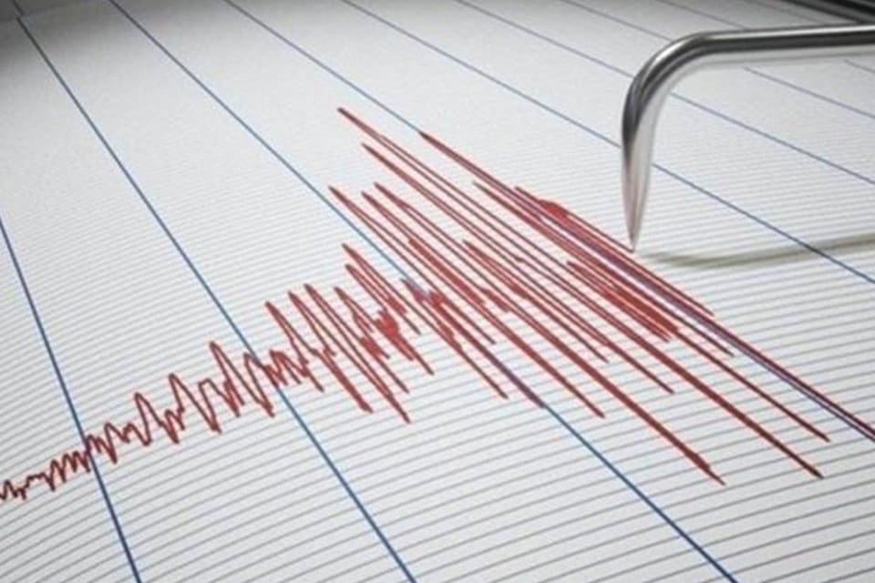 DENİZLİ'de merkez &uuml;ss&uuml; Pamukkale il&ccedil;esi olan 3.8 b&uuml;y&uuml;kl&uuml;ğ&uuml;nde deprem meydana