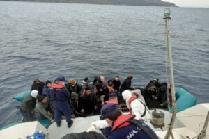 Aydın'ın Kuşadası il&ccedil;esi a&ccedil;ıklarında, Yunan unsurlarınca T&uuml;rk karasularına itilen 1'i