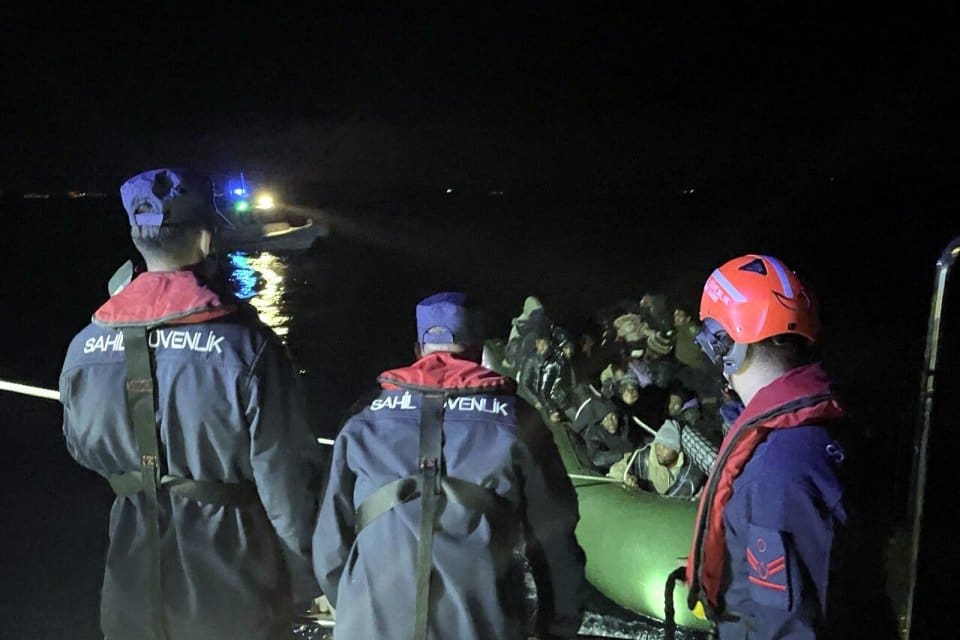 Muğla'nın Bodrum il&ccedil;esinde, yasa dışı yollarla yurt dışına &ccedil;ıkmaya &ccedil;alışan