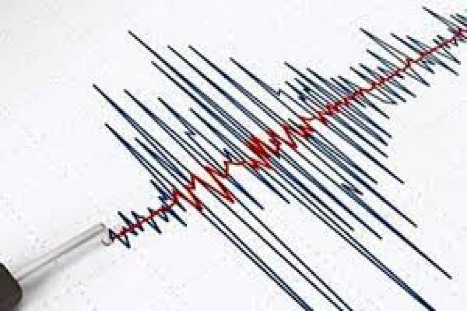 Ege Denizi'nde 4,5 b&uuml;y&uuml;kl&uuml;ğ&uuml;nde deprem meydana geldi. AFAD'dan son dakika&nbsp;deprem&nbsp;a&ccedil;ıklaması