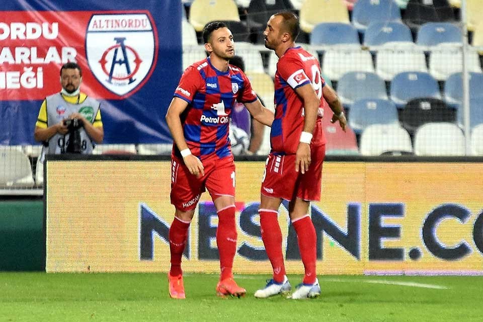 Futbolda&nbsp;ge&ccedil;en sezon şampiyonlar &ccedil;ıkaran Ege kul&uuml;pleri bu yıl ise şimdiden