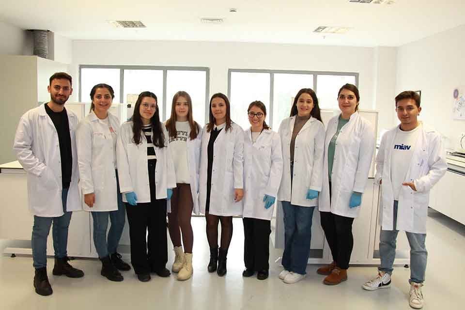 EGE &Uuml;niversitesi M&uuml;hendislik Fak&uuml;ltesi Biyom&uuml;hendislik B&ouml;l&uuml;m&uuml; Dr. &Ouml;ğretim &Uuml;yesi Emine