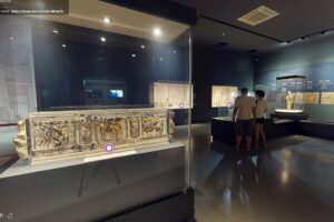 Yaşar Üniversitesi İşletme Bölüm Başkanı Prof. Dr. İge Pırnar, uzun