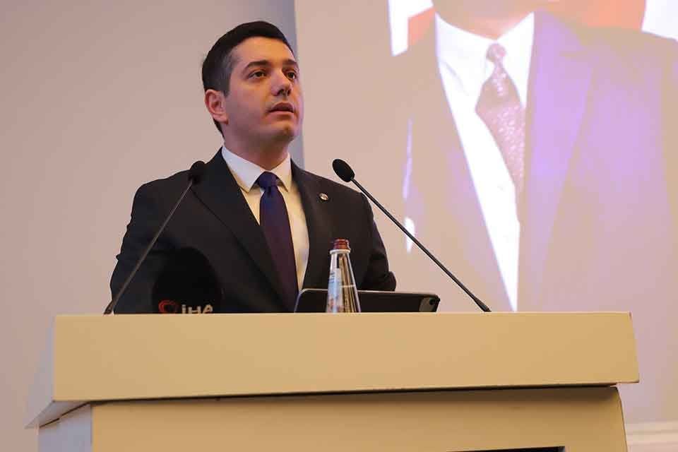 &nbsp;EGİAD'ın olağan genel kurulunda&nbsp;Alp Avni Yelkenbi&ccedil;er g&uuml;ven tazeleyerek tekrar başkan