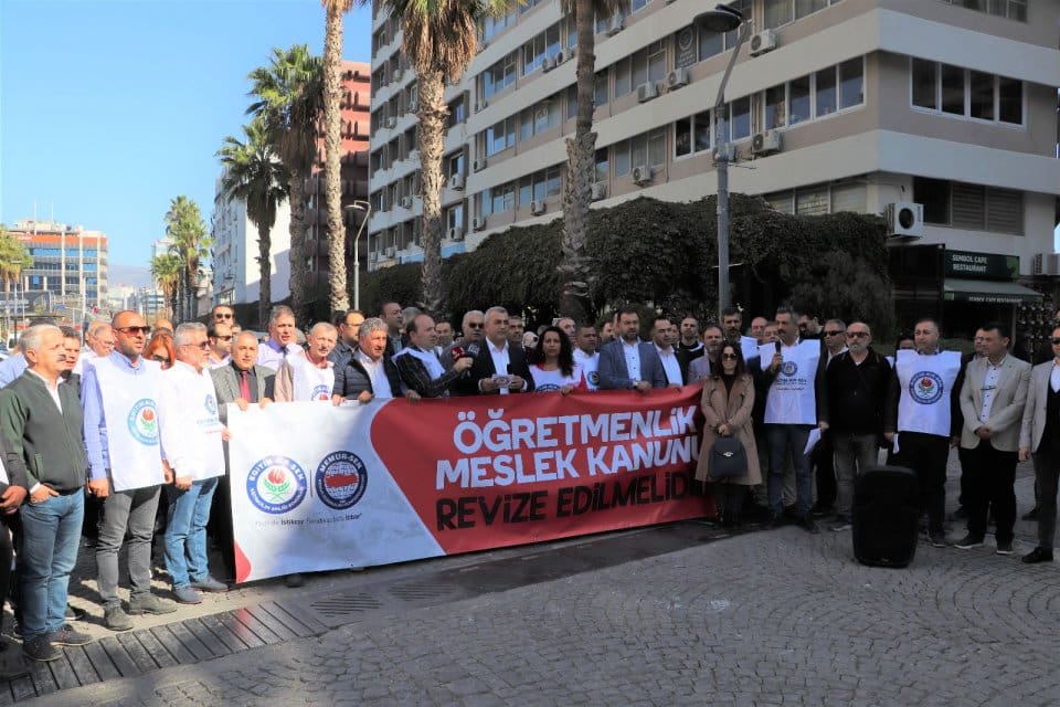 Eğitim-Bir-Sen İzmir 1 Nolu Şube &Ouml;ğretmenlik Meslek Kanununda değişiklik yapılması
