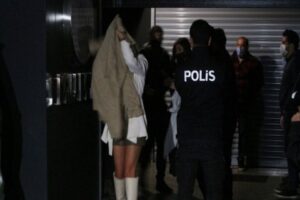 İstanbul, Şişli'de kapalı olması gereken ünlü eğlence mekanında parti yapıldığı