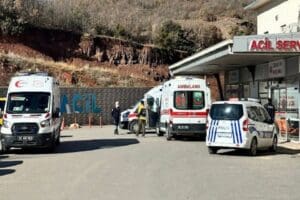 Tunceli'de zırhlı otob&uuml;s&uuml;n egzozundan &ccedil;ıkan karbonmonoksit gazının, kliması &ccedil;alışan &ouml;ndeki