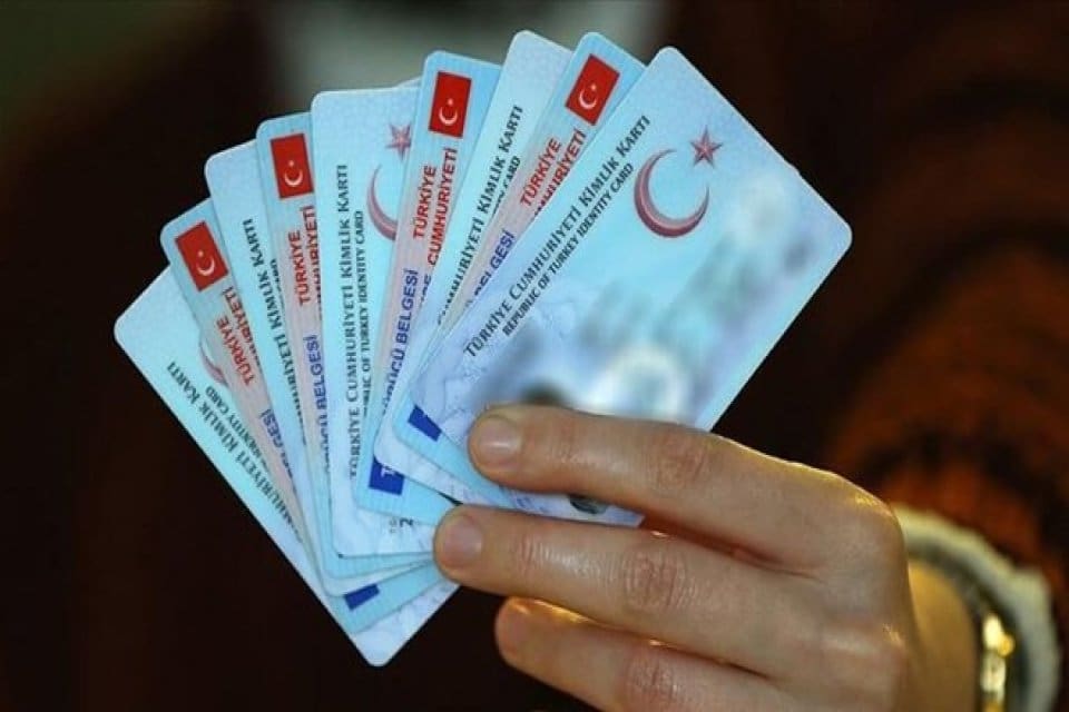 Kademeli normalleşmeyle birlikte pasaport ve kimlik işlemlerine talep artarken yoğunluk