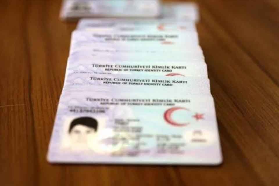 Bakan Soylu, yaptığı konuşmada ehliyet ve kimliklerde yapacakları s&uuml;rprizi a&ccedil;ıkladı.
