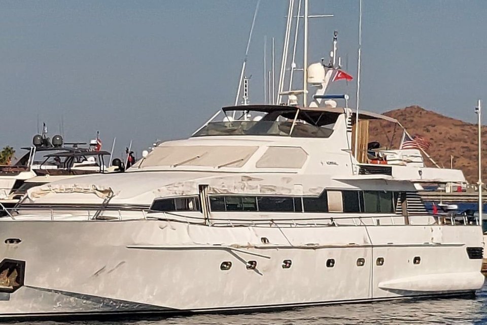 MUĞLA'nın Bodrum il&ccedil;esinde, uyuşturucu bulunduğu ileri s&uuml;r&uuml;len yatın kaptanı, Sahil