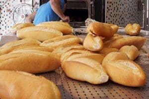 Fırıncıların s&uuml;rekli artan maliyetlerden dolayı ekmeğe zam talepleri s&uuml;rerken T&uuml;rkiye