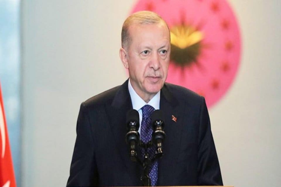 Cumhurbaşkanı Recep Tayyip Erdoğan; Hazine ve Maliye Bakanı Nureddin Nebati,