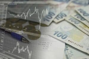 &Uuml;retim ve finansal koşullardaki daralmalar ile y&uuml;ksek enflasyon T&uuml;rkiye&rsquo;nin risk