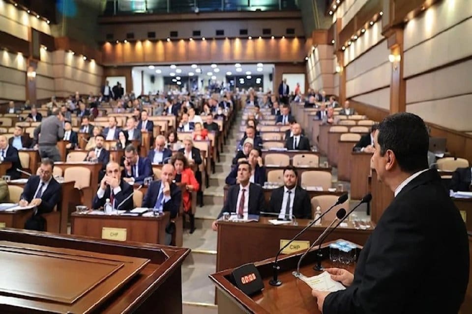 İETT Genel M&uuml;d&uuml;r&uuml; Alper Bilgili ekonomide yaşanan olumsuz değişimlerin kuruma