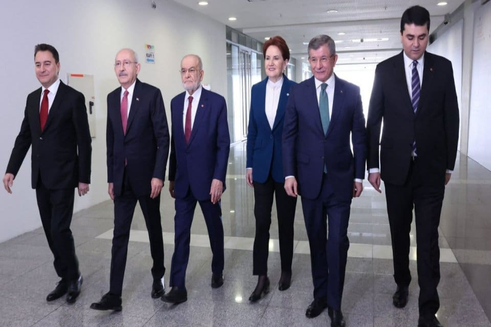 İngiltere merkezli uluslararası haber ajansı Reuters, toplam d&ouml;rt &uuml;st d&uuml;zey