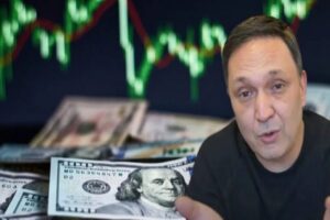 Dolar hakkında yaptığı tahminlerle tanınan ekonomist Sel&ccedil;uk Ge&ccedil;er, elinde az