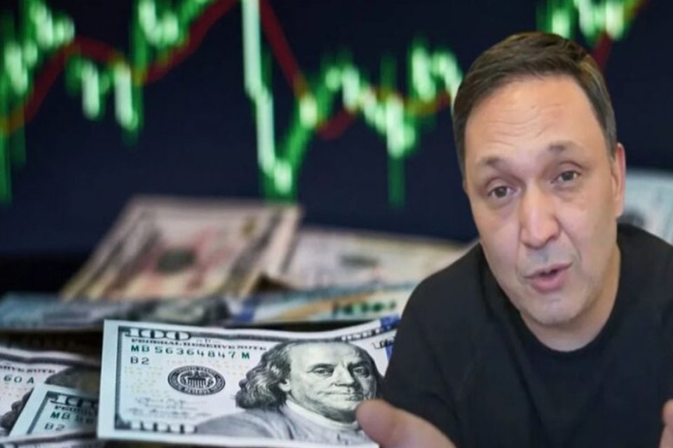 Dolar hakkında yaptığı tahminlerle tanınan ekonomist Sel&ccedil;uk Ge&ccedil;er, elinde az