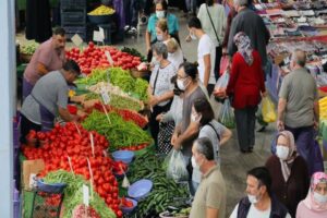 Ekonomist Atilla Yeşilada, "Kapsamlı bir istikrar paketi a&ccedil;ılmadığı s&uuml;rece Rusya