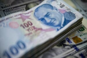 'Enflasyonun Mayıs 2022'ye kadar y&uuml;zde 50'ye y&uuml;kselebileceği' konusunda uyarılarda bulunan