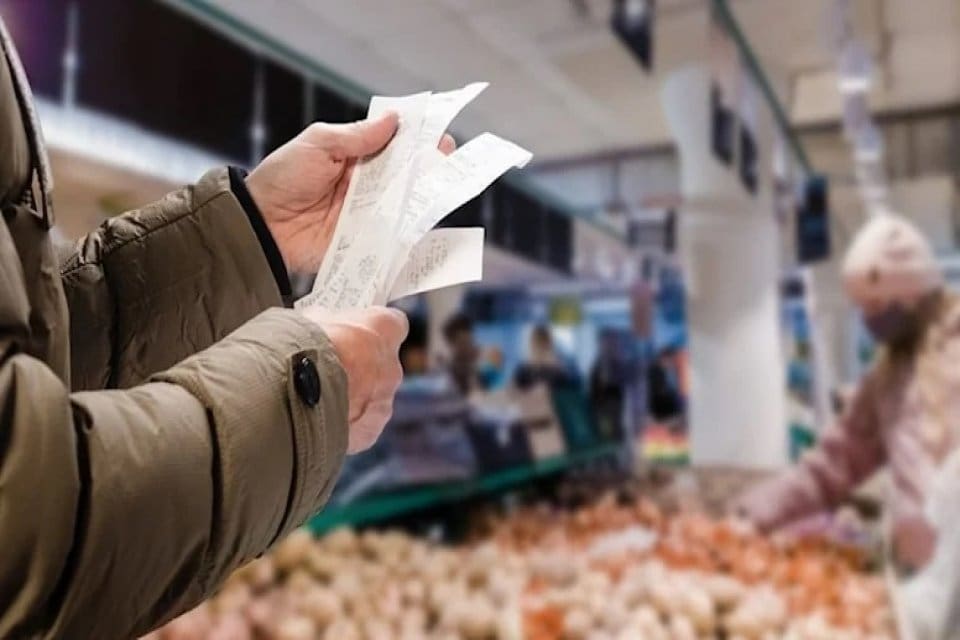 D&uuml;nya Ekonomik Forumu'nun (WEF) araştırmasına katılan başekonomistler, hayat pahalılığı ve