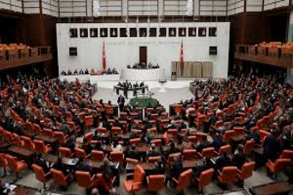 1 Ekim'de açılacak olan Meclis'i yoğun bir gündem bekliyor. Çalışanlara