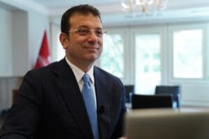 İstanbul B&uuml;y&uuml;kşehir Belediye (İBB) Başkanı Ekrem İmamoğlu, 1 yıllık maaşını