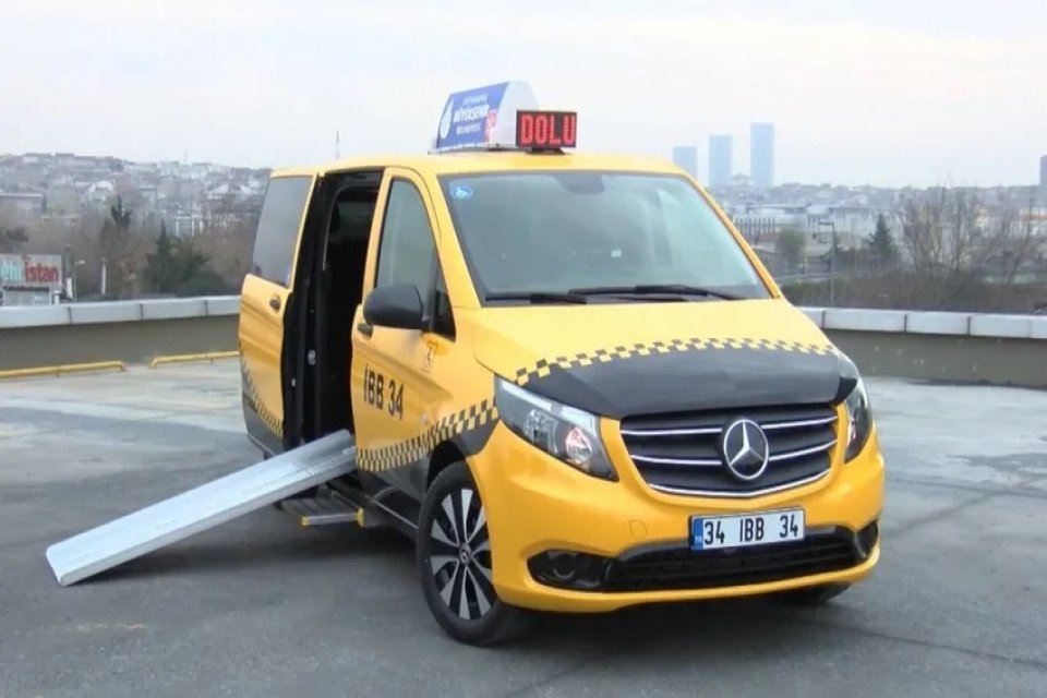 İBB Başkanı Ekrem İmamoğlu, yeni 2 bin 125 taksinin hizmete