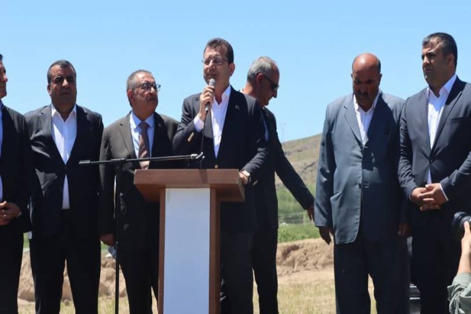 Ekrem İmamoğlu, Van&rsquo;ın Muradiye il&ccedil;esinde yapımına başlanan Hacı Memduh Erdoğan