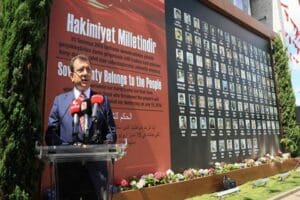 15 Temmuz dolayısıyla İBB Şehitler Panosu &ouml;n&uuml;nde konuşan İstanbul B&uuml;y&uuml;kşehir