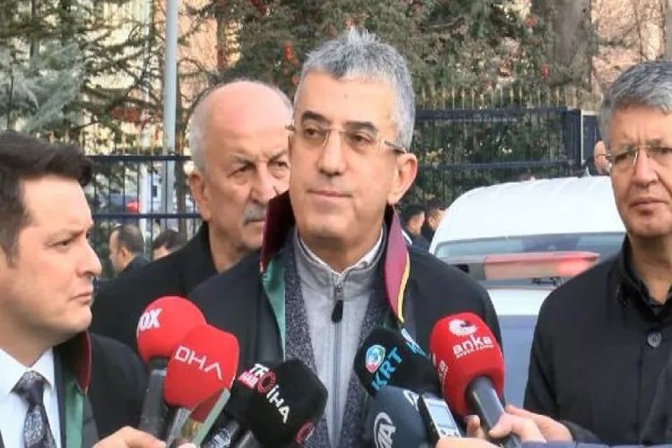 İstanbul B&uuml;y&uuml;kşehir Belediye Başkanı (İBB) Ekrem İmamoğlu'nun avukatları, İmamoğlu'nun davasına