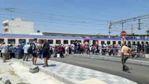 Kayseri-Adana seferini yapan yolcu treni, Mersin'in Tarsus il&ccedil;esinde ters makasa