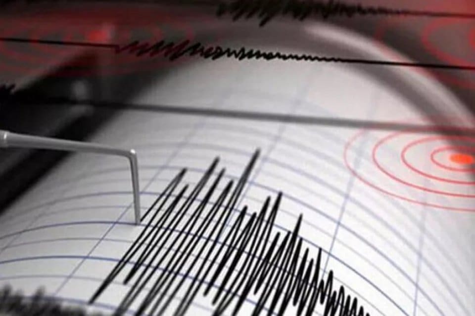 Elazığ'ın Palu il&ccedil;esinde peş peşe 5 art&ccedil;ı deprem meydana geldi.