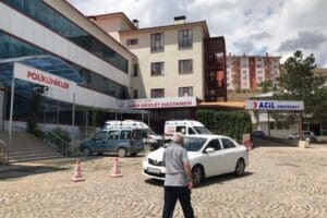 Erzurum&rsquo;un İspir il&ccedil;esinde radyonun sesini a&ccedil;mak isterken elektrik akımına kapılan