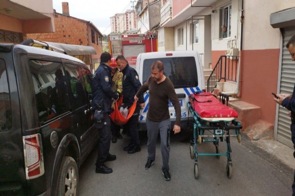 Bursa'da bir apartmanın 3&rsquo;&uuml;nc&uuml; katında elektrikli battaniyeden &ccedil;ıktığı &uuml;zerinde durulan
