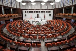 TBMM Genel Kurulunda elektrik faturalarında TRT payını kaldıran maddeyi i&ccedil;eren