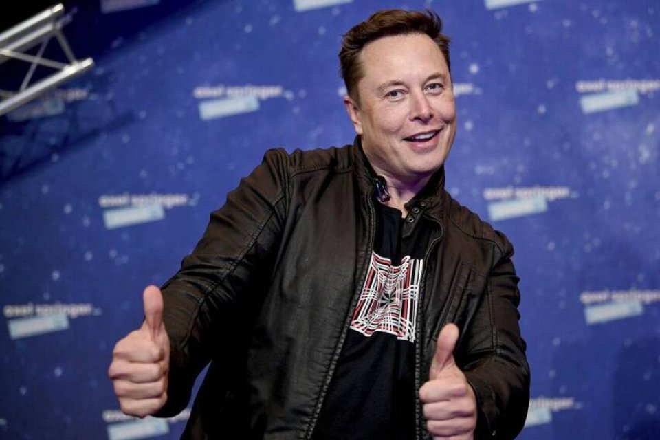 Sosyal medya platformu Twitter'ı almaktan vazge&ccedil;en Elon Musk bu kez
