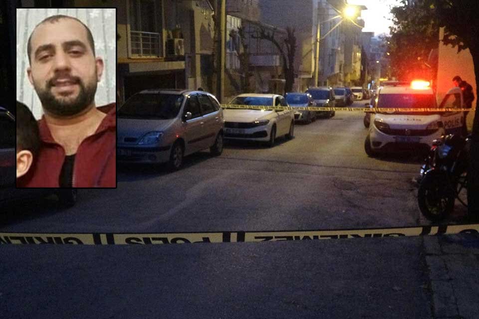 İZMİR'in Buca il&ccedil;esinde Adem Ateş (38), bina &ouml;n&uuml;nde park nedeniyle