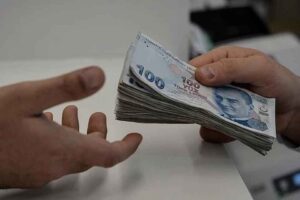 Yeni emekli ve memur maaşlarının belli olması ardından bayram ikramiyesi