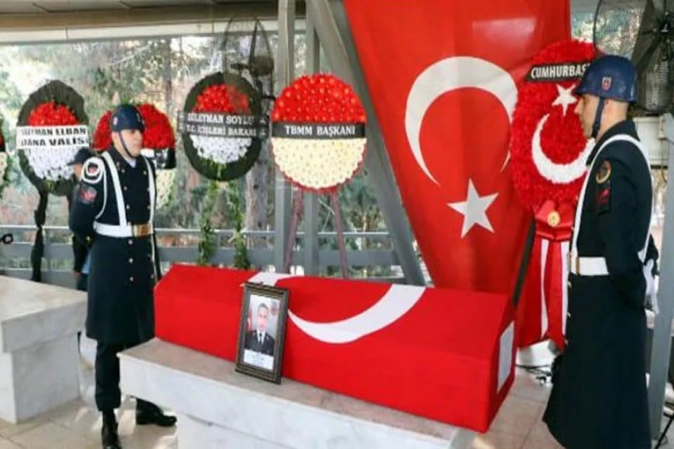 Tamburalı Paşa olarak bilenen Emekli Korgeneral Hasan Kundak&ccedil;ı İstanbul'da toprağa