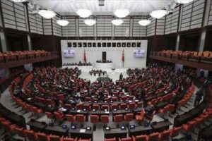 En d&uuml;ş&uuml;k emekli maaşının 7 bin 500 liraya, bayram ikramiyesinin