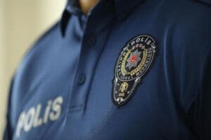 T24 yazarı Tolga Şardan, emekli polislerin pazar g&uuml;n&uuml; Ankara&rsquo;da eylem