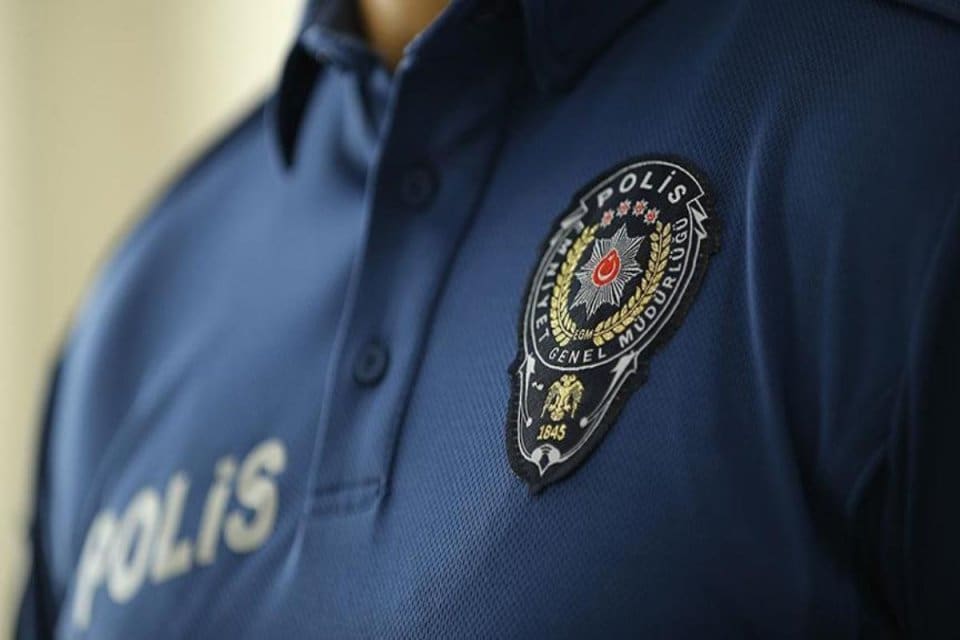 T24 yazarı Tolga Şardan, emekli polislerin pazar g&uuml;n&uuml; Ankara&rsquo;da eylem