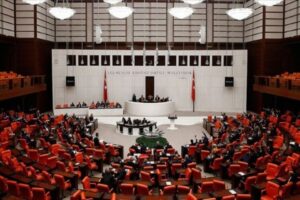 AK Parti, emekli maaşının alt sınırını 5500 TL yapan d&uuml;zenlemeleri