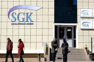 Emeklilikte yaşa takılanlar (EYT) yasasının Resmi Gazete&rsquo;de yayımlanmasının ardından, emeklilik