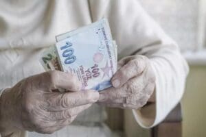 TRT'nin haberine g&ouml;re 2022'de emekli olan kamu g&ouml;revlilerine 3600 ek