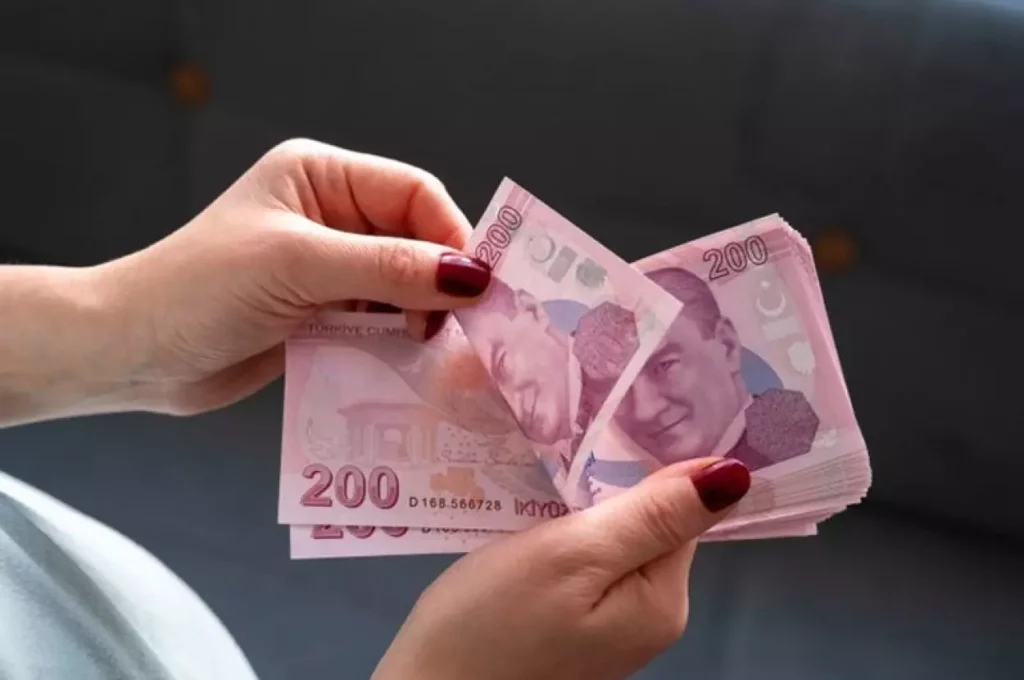 Emekli olmak isteyen ev hanımlarını ilgilendiren açıklama Aile ve Sosyal Hizmetler Bakanı Derya Yanık'tan geldi. İşte, ev hanımlarına emeklilik düzenlemesi ile ilgili detaylar...