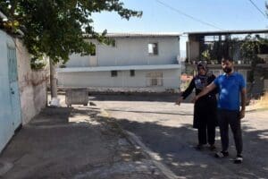 İzmir'in Karşıyaka il&ccedil;esinde ehliyetsiz s&uuml;r&uuml;c&uuml; Arzu D&ouml;ş&rsquo;&uuml;n (39) kullandığı otomobille