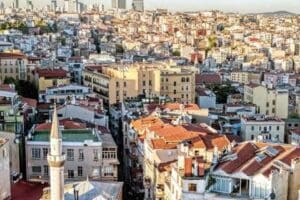 Kentsel d&ouml;n&uuml;ş&uuml;mle yenilenmesi planlanan riskli konutlar bir bir satışa &ccedil;ıkıyor.
