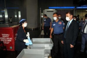 İSTANBUL'dan cenaze i&ccedil;in İzmir'e giden İstanbul Havalimanı'ndan sorumlu Emniyet M&uuml;d&uuml;r&uuml;