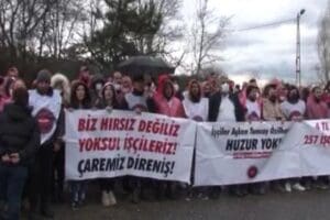 Migros&rsquo;da zam talebinde bulunan iş&ccedil;iler Beykoz&rsquo;da Hidiv Kasrı Caddesi&rsquo;nde toplanarak